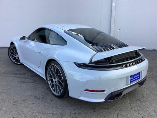 2025 Porsche 911 Carrera