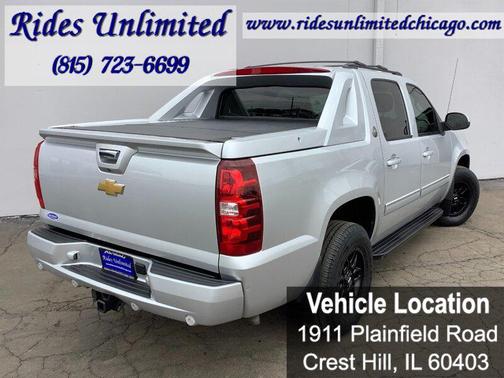 Silver Ice Metallic 2013 Chevrolet Avalanche LS