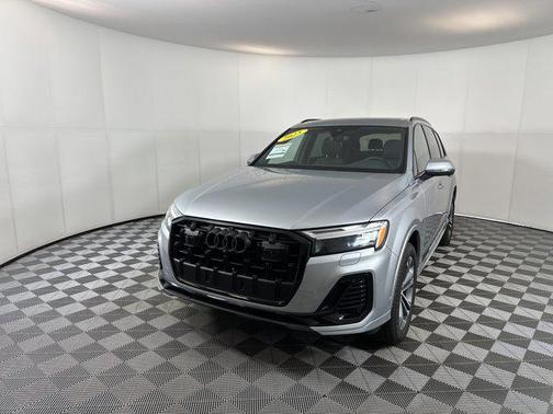 2025 Audi Q7 45 Premium Plus