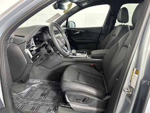 2025 Audi Q7 45 Premium Plus