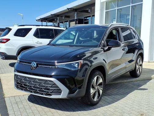 Deep Black Pearl 2026 Volkswagen Taos SE