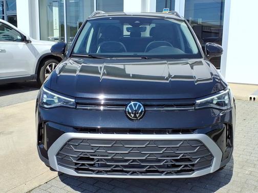 Deep Black Pearl 2026 Volkswagen Taos SE
