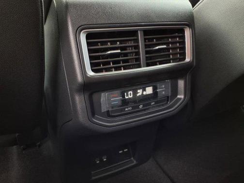 2025 Volkswagen Atlas 2.0T SE w/Technology 4MOTION