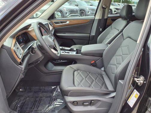 2025 Volkswagen Atlas 2.0T SE w/Technology 4MOTION