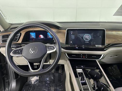 2025 Volkswagen Atlas 2.0T SE w/Technology 4MOTION