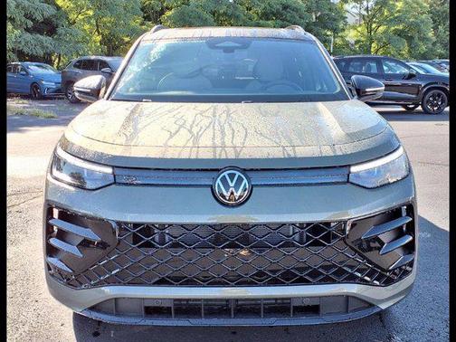 2025 Volkswagen Tiguan 2.0T SE R-Line Black 4MOTION