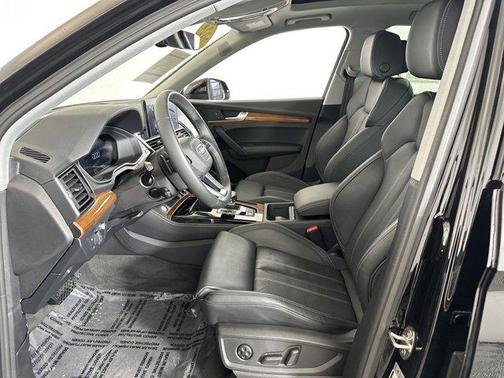 2023 Audi Q5 45 S line Prestige