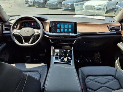 2025 Volkswagen Atlas 2.0T SE w/Technology 4MOTION