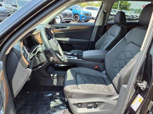 2025 Volkswagen Atlas 2.0T SE w/Technology 4MOTION