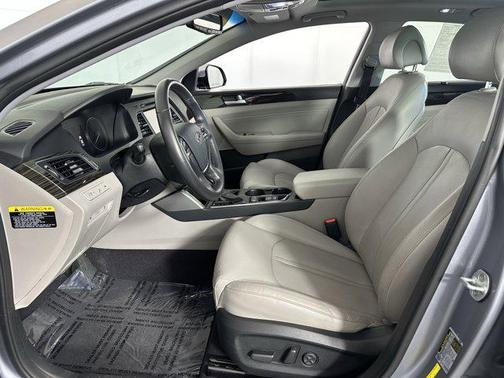 2017 Hyundai SONATA Hybrid Limited