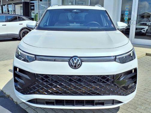 2025 Volkswagen Tiguan 2.0T SEL R-Line 4MOTION