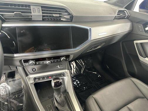 2024 Audi Q3 Premium 45 TFSI S line quattro Tiptronic