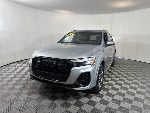 2025 Audi Q7 45 Premium Plus