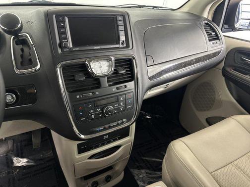 2013 Chrysler Town & Country Touring-L