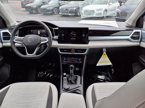 2025 Volkswagen Taos 1.5T SE