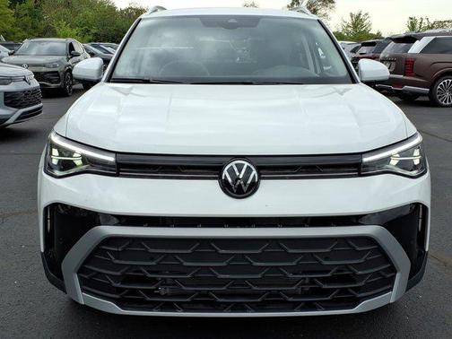 Pure White 2026 Volkswagen Taos SE