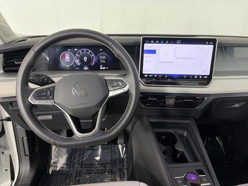 Pure White 2025 Volkswagen Tiguan 2.0T SE 4MOTION