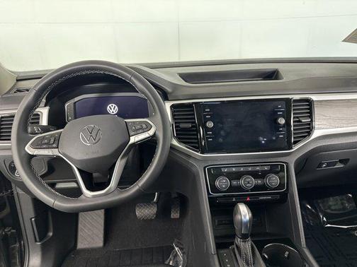 2023 Volkswagen Atlas 3.6L SE w/Technology