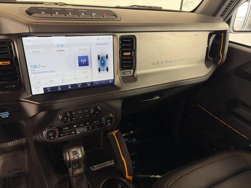 Azure Gray Metallic Tri-Coat 2024 Ford Bronco Badlands