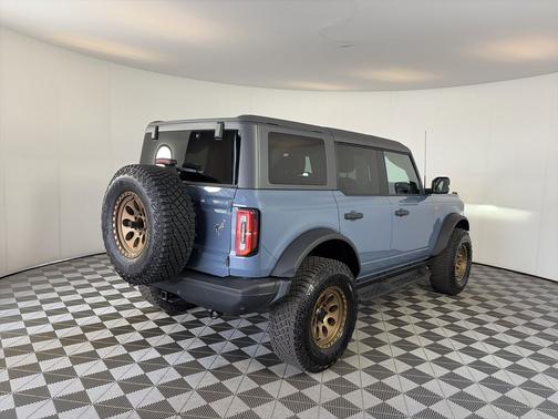 Azure Gray Metallic Tri-Coat 2024 Ford Bronco Badlands