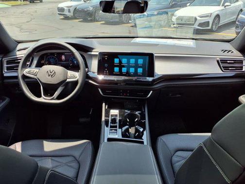 2025 Volkswagen Atlas Cross Sport 2.0T SE w/Technology 4MOTION