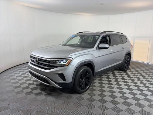 Silver Metallic 2022 Volkswagen Atlas 3.6L SE w/Technology