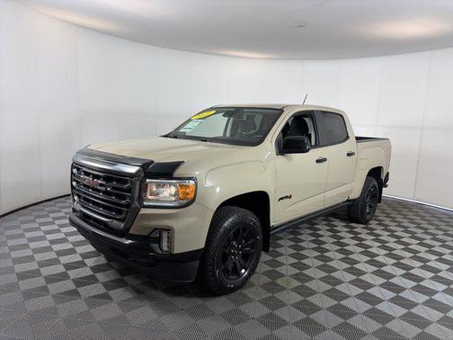 Desert Sand Metallic 2021 GMC Canyon AT4