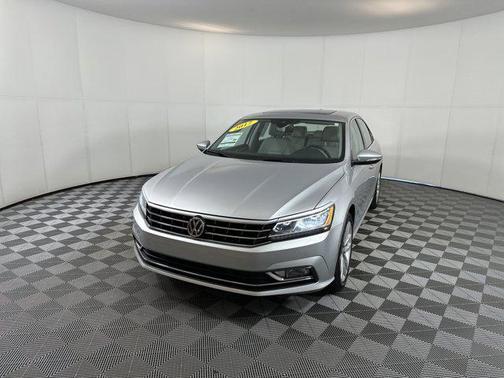 2017 Volkswagen Passat 1.8T SEL Premium