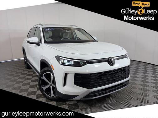 Pure White 2025 Volkswagen Tiguan 2.0T SE 4MOTION