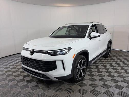 Pure White 2025 Volkswagen Tiguan 2.0T SE 4MOTION