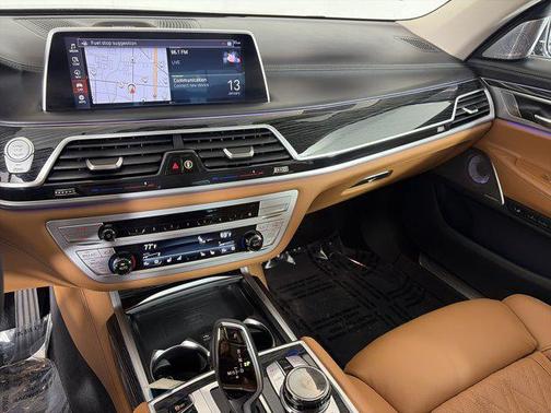 2021 BMW 750 i xDrive