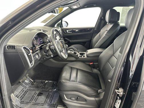 2022 Porsche Cayenne Base (Tiptronic)