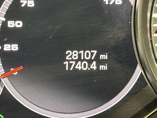 2022 Porsche Cayenne Base (Tiptronic)