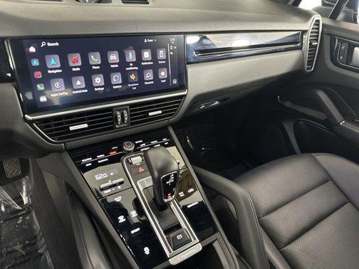 2022 Porsche Cayenne Base (Tiptronic)