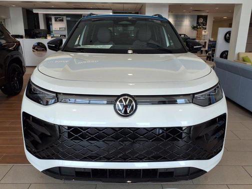 2025 Volkswagen Tiguan 2.0T SE R-Line Black 4MOTION