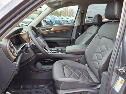 2025 Volkswagen Atlas 2.0T SE w/Technology 4MOTION