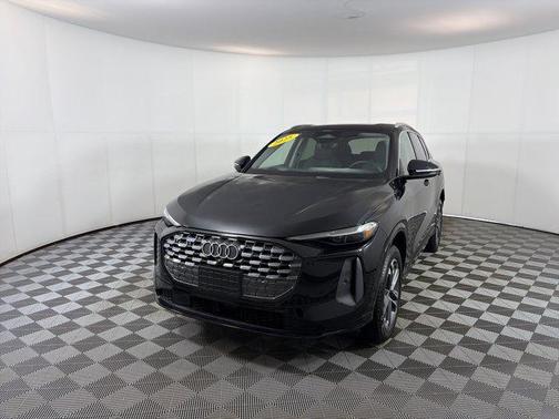 Mythos Black Metallic 2025 Audi Q5 Premium Plus TFSI quattro S tronic