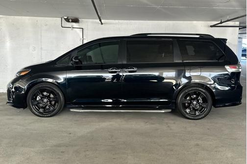 2020 Toyota Sienna SE PREMIUM 8 PASSENGER