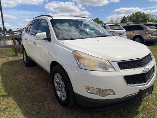 White 2011 Chevrolet Traverse LT