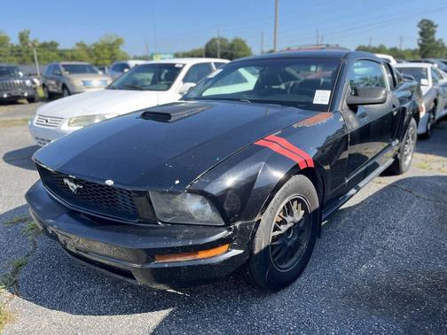 2005 Ford Mustang Deluxe