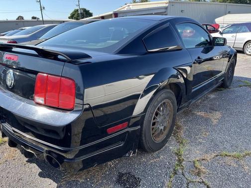 2005 Ford Mustang Deluxe