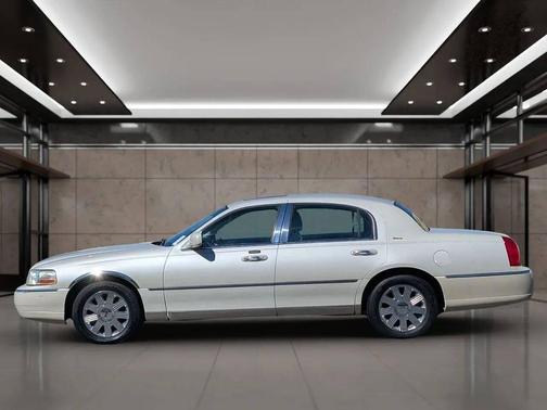 2004 Lincoln Town Car Ultimate