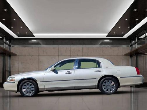 2004 Lincoln Town Car Ultimate