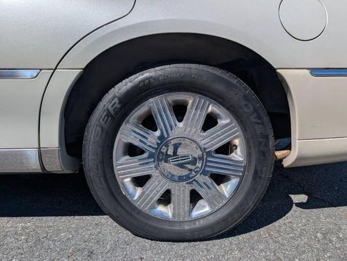 2004 Lincoln Town Car Ultimate