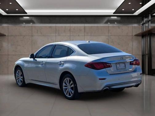 2015 INFINITI Q70 3.7 AWD 4dr Sedan