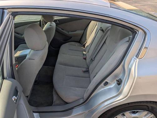 Radiant Silver Metallic 2010 Nissan Altima 2.5 S