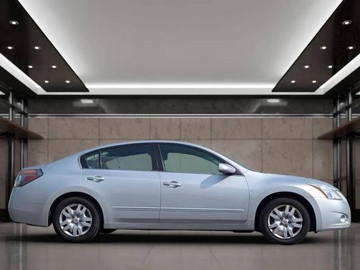 Radiant Silver Metallic 2010 Nissan Altima 2.5 S