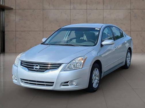 Radiant Silver Metallic 2010 Nissan Altima 2.5 S