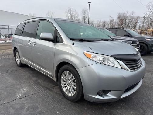 2011 Toyota Sienna XLE