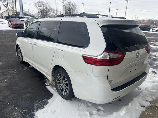 2018 Toyota Sienna XLE